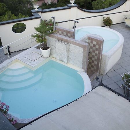 Hotel Enrichetta Desenzano del Garda Exterior photo