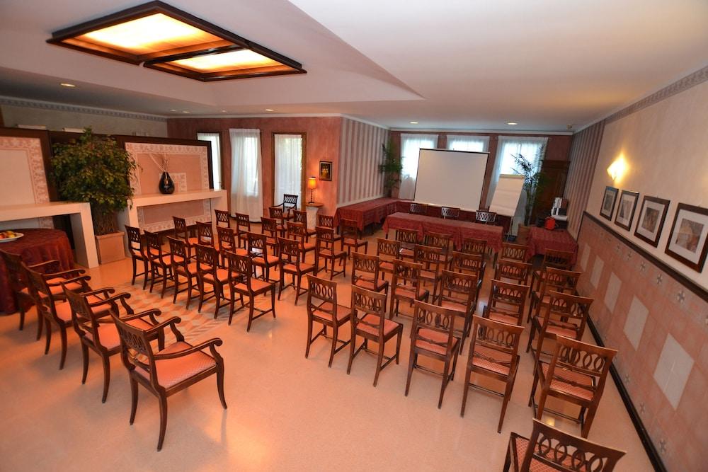 Hotel Enrichetta Desenzano del Garda Exterior photo