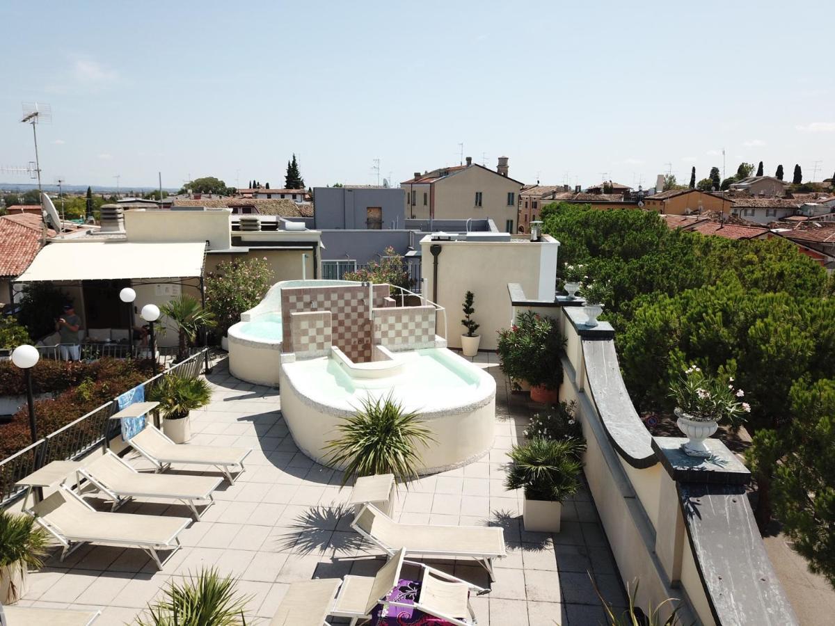 Hotel Enrichetta Desenzano del Garda Exterior photo
