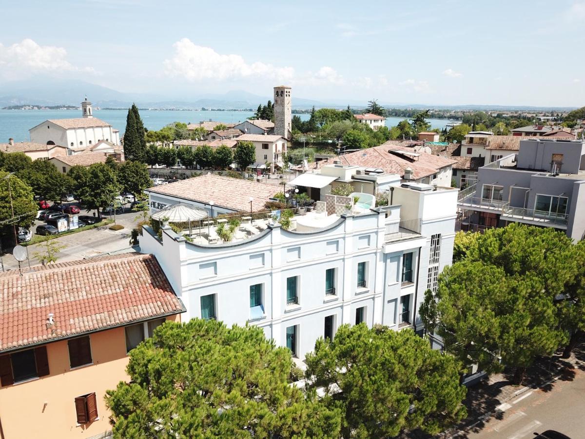 Hotel Enrichetta Desenzano del Garda Exterior photo