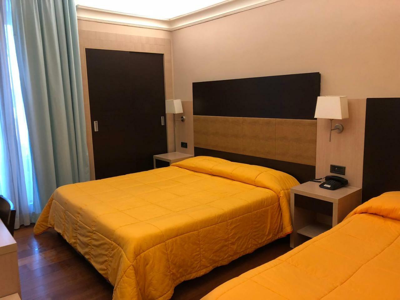 Hotel Enrichetta Desenzano del Garda Exterior photo