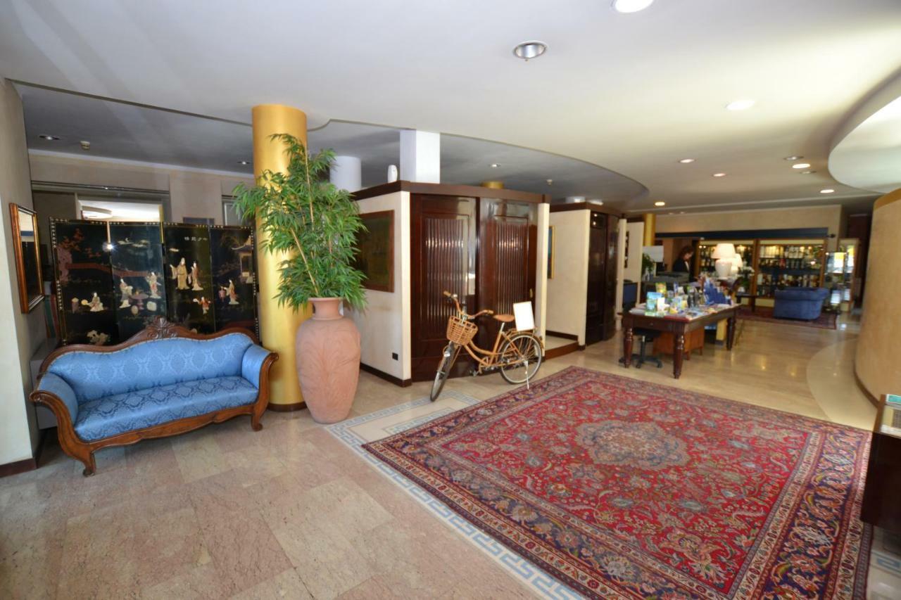 Hotel Enrichetta Desenzano del Garda Exterior photo